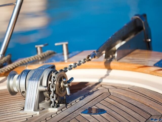 Anchor-winch-on-gaelixmarineservice.gr